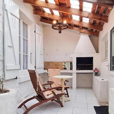 3 Bedroom Beautiful In La Rochelle
