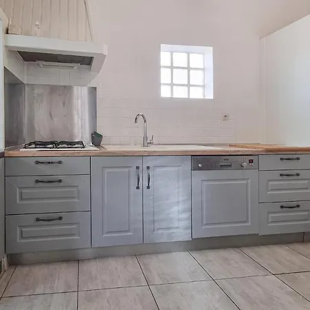 3 Bedroom Beautiful In La Rochelle *