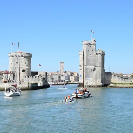 3 Bedroom Beautiful In La Rochelle Dom wakacyjny