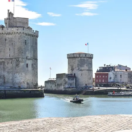 3 Bedroom Beautiful In La Rochelle *
