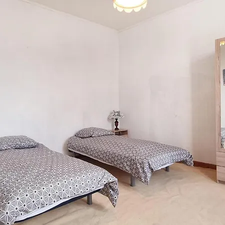 3 Bedroom Beautiful In La Rochelle Dom wakacyjny